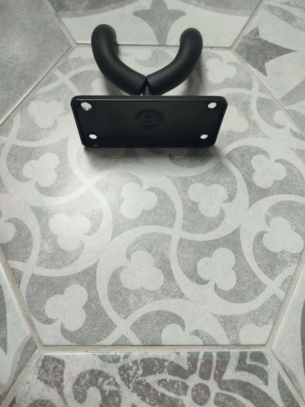 Guitar hanger – photo 4